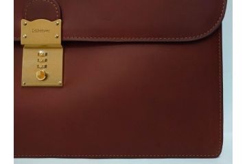 アメリカ製　Schlesinger(シュレジンジャー)　上品な佇まいの革製のダイヤルロック付きビジネスバッグ　(R-082189)