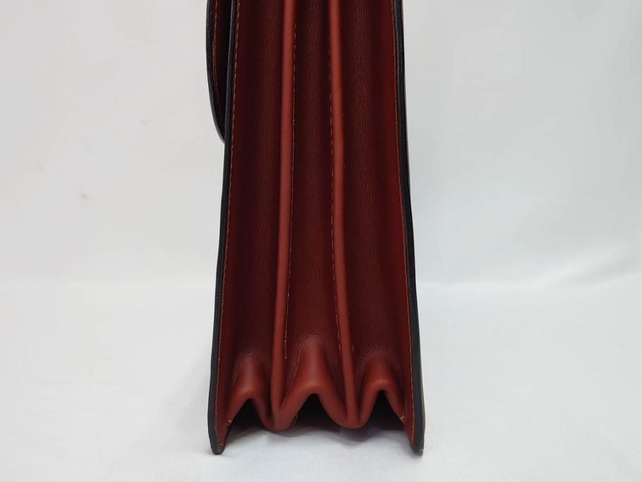 アメリカ製　Schlesinger(シュレジンジャー)　上品な佇まいの革製のダイヤルロック付きビジネスバッグ　(R-082189)