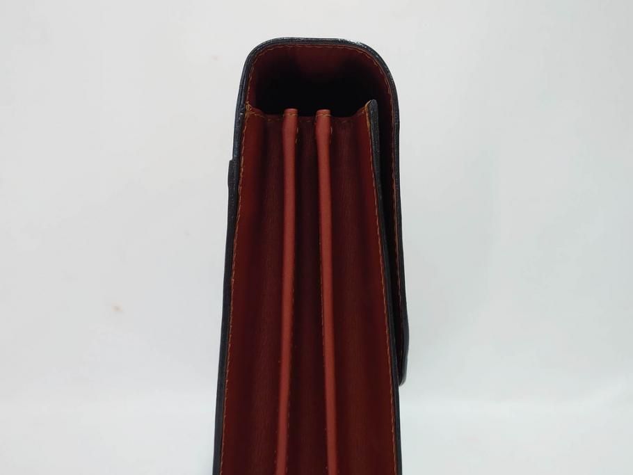 アメリカ製　Schlesinger(シュレジンジャー)　上品な佇まいの革製のダイヤルロック付きビジネスバッグ　(R-082189)