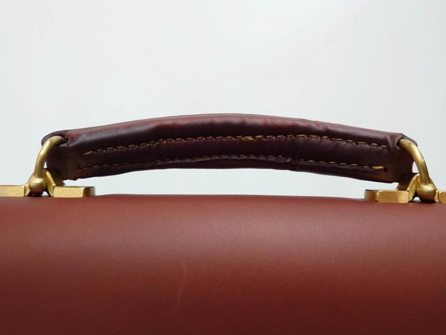 アメリカ製　Schlesinger(シュレジンジャー)　上品な佇まいの革製のダイヤルロック付きビジネスバッグ　(R-082189)