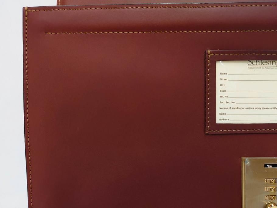 アメリカ製　Schlesinger(シュレジンジャー)　上品な佇まいの革製のダイヤルロック付きビジネスバッグ　(R-082189)