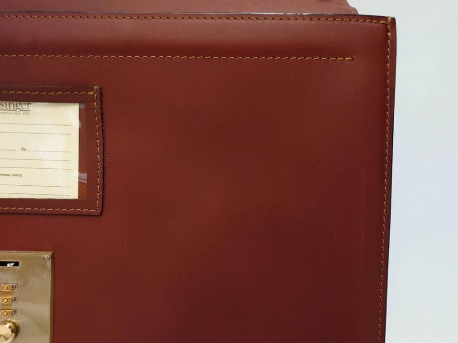 アメリカ製　Schlesinger(シュレジンジャー)　上品な佇まいの革製のダイヤルロック付きビジネスバッグ　(R-082189)