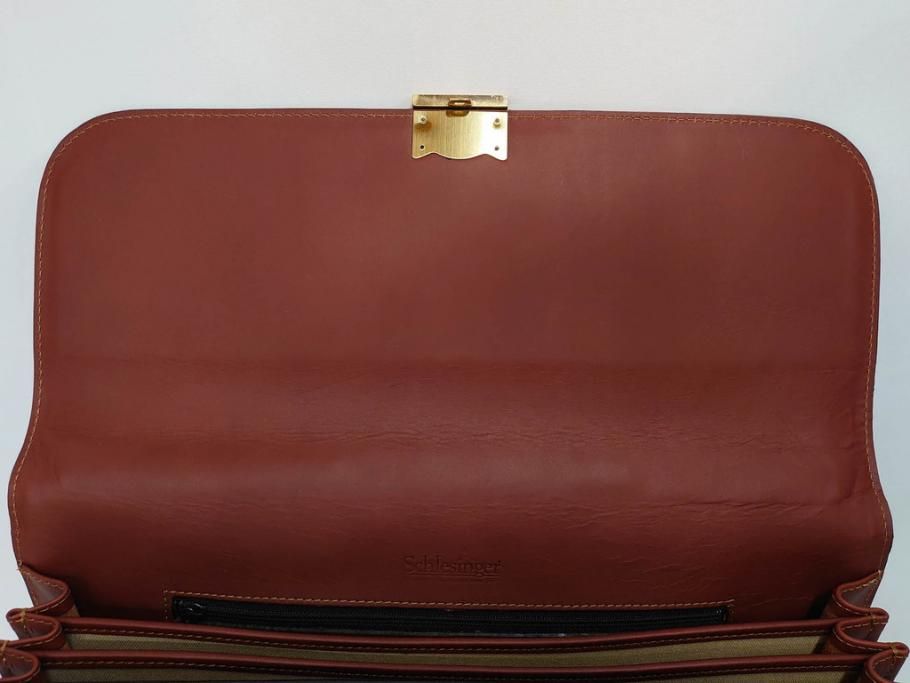 アメリカ製　Schlesinger(シュレジンジャー)　上品な佇まいの革製のダイヤルロック付きビジネスバッグ　(R-082189)