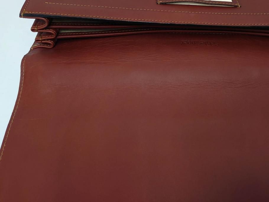 アメリカ製　Schlesinger(シュレジンジャー)　上品な佇まいの革製のダイヤルロック付きビジネスバッグ　(R-082189)