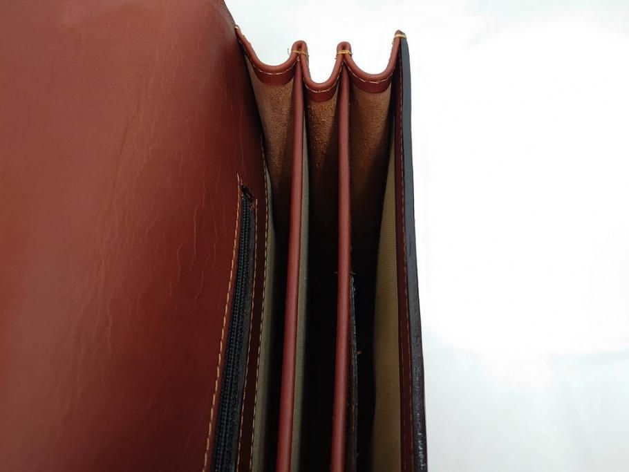 アメリカ製　Schlesinger(シュレジンジャー)　上品な佇まいの革製のダイヤルロック付きビジネスバッグ　(R-082189)