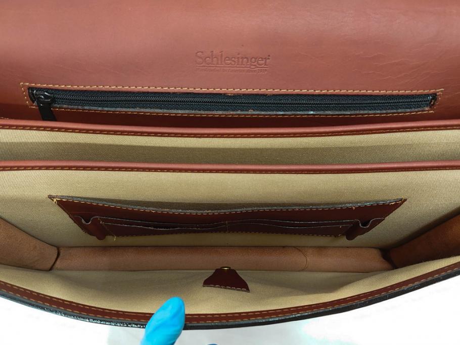 アメリカ製　Schlesinger(シュレジンジャー)　上品な佇まいの革製のダイヤルロック付きビジネスバッグ　(R-082189)