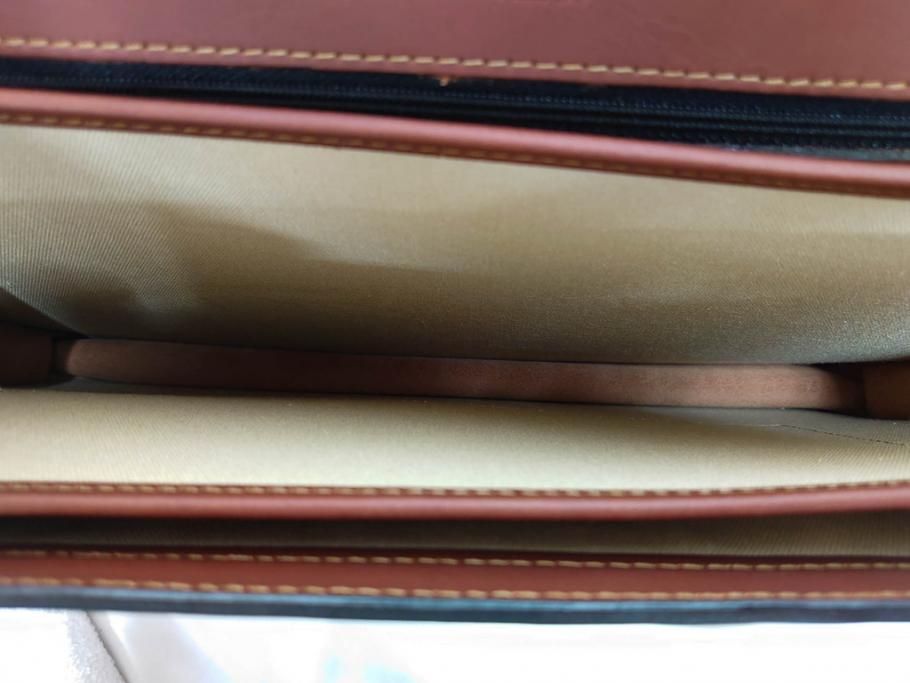 アメリカ製　Schlesinger(シュレジンジャー)　上品な佇まいの革製のダイヤルロック付きビジネスバッグ　(R-082189)