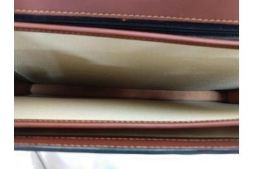 アメリカ製　Schlesinger(シュレジンジャー)　上品な佇まいの革製のダイヤルロック付きビジネスバッグ　(R-082189)