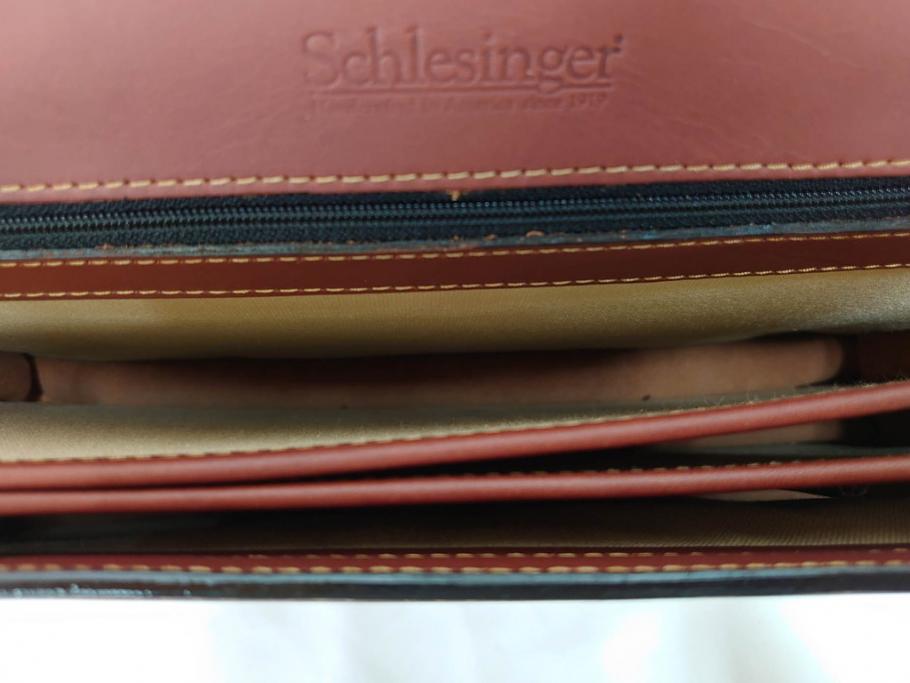 アメリカ製　Schlesinger(シュレジンジャー)　上品な佇まいの革製のダイヤルロック付きビジネスバッグ　(R-082189)