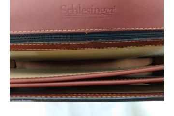 アメリカ製　Schlesinger(シュレジンジャー)　上品な佇まいの革製のダイヤルロック付きビジネスバッグ　(R-082189)