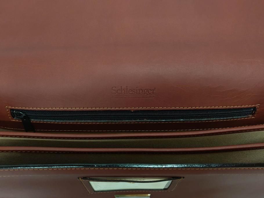 アメリカ製　Schlesinger(シュレジンジャー)　上品な佇まいの革製のダイヤルロック付きビジネスバッグ　(R-082189)
