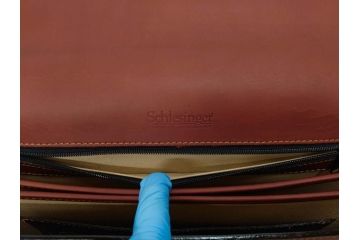 アメリカ製　Schlesinger(シュレジンジャー)　上品な佇まいの革製のダイヤルロック付きビジネスバッグ　(R-082189)