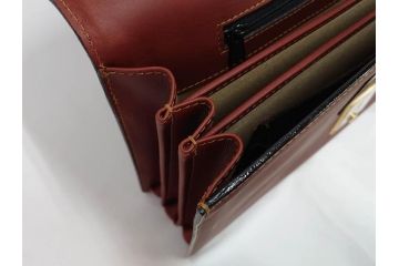 アメリカ製　Schlesinger(シュレジンジャー)　上品な佇まいの革製のダイヤルロック付きビジネスバッグ　(R-082189)