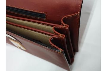 アメリカ製　Schlesinger(シュレジンジャー)　上品な佇まいの革製のダイヤルロック付きビジネスバッグ　(R-082189)