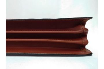 アメリカ製　Schlesinger(シュレジンジャー)　上品な佇まいの革製のダイヤルロック付きビジネスバッグ　(R-082189)