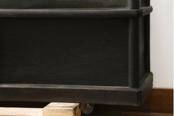 和製アンティーク　大正ロマン　天飾り付き　おしゃれなディスプレイが叶うタバコ屋さんの薄型ガラスケース(ショーケース、Gケース、陳列棚、飾り棚、コレクションケース、キャビネット、たばこ、煙草、店舗什器)(R-082196)