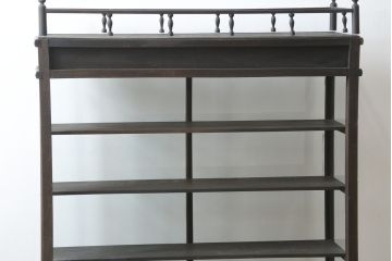 和製アンティーク　大正ロマン　天飾り付き　おしゃれなディスプレイが叶うタバコ屋さんの薄型ガラスケース(ショーケース、Gケース、陳列棚、飾り棚、コレクションケース、キャビネット、たばこ、煙草、店舗什器)(R-082196)
