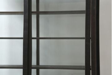 和製アンティーク　大正ロマン　天飾り付き　おしゃれなディスプレイが叶うタバコ屋さんの薄型ガラスケース(ショーケース、Gケース、陳列棚、飾り棚、コレクションケース、キャビネット、たばこ、煙草、店舗什器)(R-082196)