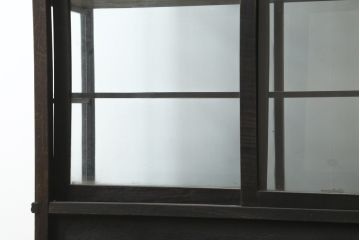 和製アンティーク　大正ロマン　天飾り付き　おしゃれなディスプレイが叶うタバコ屋さんの薄型ガラスケース(ショーケース、Gケース、陳列棚、飾り棚、コレクションケース、キャビネット、たばこ、煙草、店舗什器)(R-082196)