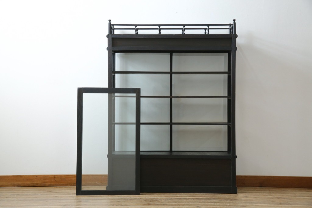 和製アンティーク　大正ロマン　天飾り付き　おしゃれなディスプレイが叶うタバコ屋さんの薄型ガラスケース　(R-082196)