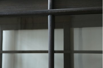 和製アンティーク　大正ロマン　天飾り付き　おしゃれなディスプレイが叶うタバコ屋さんの薄型ガラスケース　(R-082196)