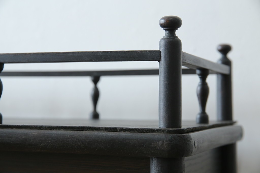 和製アンティーク　大正ロマン　天飾り付き　おしゃれなディスプレイが叶うタバコ屋さんの薄型ガラスケース　(R-082196)