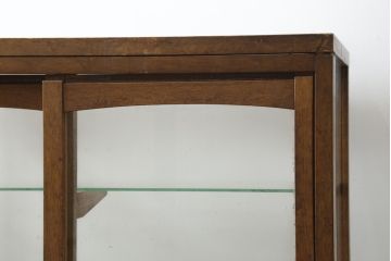 和製アンティーク　レトロな雰囲気を醸し出す木枠のガラスケース(Gケース、ショーケース、ディスプレイケース、コレクションケース、サイドキャビネット、飾り棚、陳列棚、店舗什器)(R-082198)