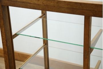 和製アンティーク　レトロな雰囲気を醸し出す木枠のガラスケース(Gケース、ショーケース、ディスプレイケース、コレクションケース、サイドキャビネット、飾り棚、陳列棚、店舗什器)(R-082198)