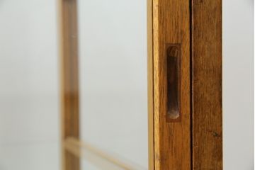 和製アンティーク　レトロな雰囲気を醸し出す木枠のガラスケース(Gケース、ショーケース、ディスプレイケース、コレクションケース、サイドキャビネット、飾り棚、陳列棚、店舗什器)(R-082198)
