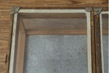 和製アンティーク　レトロな雰囲気を醸し出す木枠の卓上平置きガラスケース(Gケース、ショーケース、ディスプレイケース、コレクションケース、飾り棚、陳列棚、店舗什器、駄菓子屋)(R-082199)