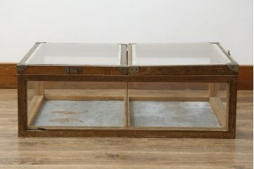 和製アンティーク　レトロな雰囲気を醸し出す木枠の卓上平置きガラスケース(Gケース、ショーケース、ディスプレイケース、コレクションケース、飾り棚、陳列棚、店舗什器、駄菓子屋)(R-082199)