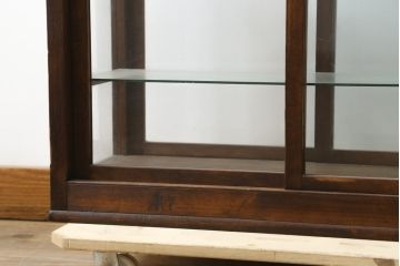 和製アンティーク　古い木枠が趣溢れる両面引き戸の卓上ガラスケース(Gケース、ショーケース、ディスプレイケース、コレクションケース、飾り棚、陳列棚、店舗什器)(R-082203)