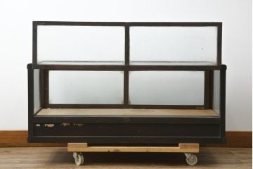 和製アンティーク　両面使いできる古いタバコ屋の卓上ガラスケース(ショーケース、収納棚、ローボード、飾り棚、店舗什器)(R-082204)