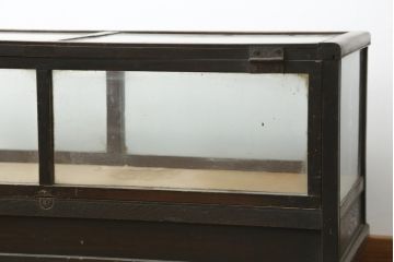 和製アンティーク　両面使いできる古いタバコ屋の卓上ガラスケース(ショーケース、収納棚、ローボード、飾り棚、店舗什器)(R-082204)