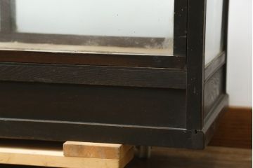 和製アンティーク　両面使いできる古いタバコ屋の卓上ガラスケース(ショーケース、収納棚、ローボード、飾り棚、店舗什器)(R-082204)
