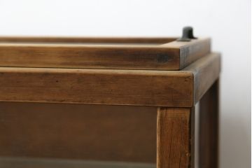 和製アンティーク　希少デザイン　昭和レトロ　上開き戸と引き戸の付いたレトロな雰囲気が魅力的な卓上ガラスケース(ロータイプGケース、ショーケース、ディスプレイケース、コレクションケース、飾り棚、陳列棚、店舗什器)(R-082206)