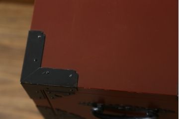 中古　美品　落ち着いた色合いの朱塗りが魅力的な米沢小箪笥(米沢箪笥、衣装箪笥、和タンス、収納たんす、民芸箪笥、チェスト、引き出し)(R-082207)