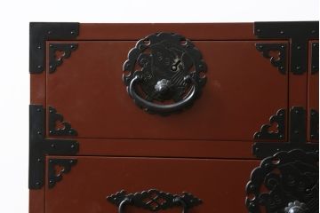  中古　美品　落ち着いた色合いの朱塗りが魅力的な米沢小箪笥(米沢箪笥、衣装箪笥、和タンス、収納たんす、民芸箪笥、チェスト、引き出し)(R-082208)