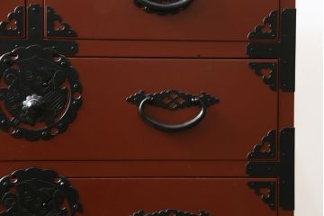  中古　美品　落ち着いた色合いの朱塗りが魅力的な米沢小箪笥(米沢箪笥、衣装箪笥、和タンス、収納たんす、民芸箪笥、チェスト、引き出し)(R-082208)