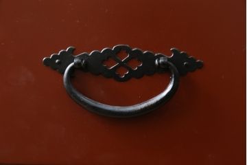 中古　美品　落ち着いた色合いの朱塗りが魅力的な米沢小箪笥(米沢箪笥、衣装箪笥、和タンス、収納たんす、民芸箪笥、チェスト、引き出し)(R-082208)