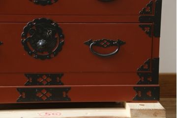  中古　美品　落ち着いた色合いの朱塗りが魅力的な米沢小箪笥(米沢箪笥、衣装箪笥、和タンス、収納たんす、民芸箪笥、チェスト、引き出し)(R-082208)