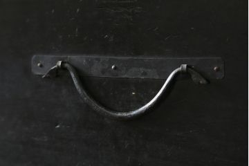 和製アンティーク　前面桐材　経年による深みを増した色合いが魅力的な観音開き時代箪笥(収納箪笥、衣装箪笥、引き出し、バラ売り可能)(R-082210)