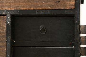 和製アンティーク　前面桐材　経年による深みを増した色合いが魅力的な時代箪笥ローボード(ローチェスト、収納箪笥、衣装箪笥、引き出し)(R-082212)