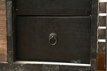 和製アンティーク　前面桐材　経年による深みを増した色合いが魅力的な時代箪笥ローボード(ローチェスト、収納箪笥、衣装箪笥、引き出し)(R-082212)