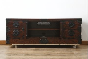中古　美品　岩谷堂箪笥　どっしりとした重厚感ある佇まいが魅力的なテレビ台(ローボード、収納棚、戸棚、リビングボード、テレビボード、テレビ台)(定価約45万円)(R-082214)