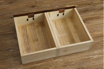 中古　美品　岩谷堂箪笥　どっしりとした重厚感ある佇まいが魅力的なテレビ台(ローボード、収納棚、戸棚、リビングボード、テレビボード、テレビ台)(定価約45万円)(R-082214)