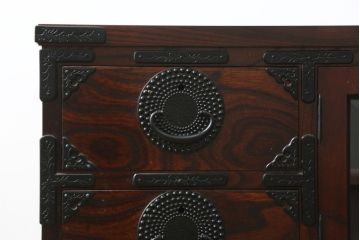 中古　美品　岩谷堂箪笥　どっしりとした重厚感ある佇まいが魅力的なテレビ台(ローボード、収納棚、戸棚、リビングボード、テレビボード、テレビ台)(定価約45万円)(R-082214)