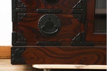 中古　美品　岩谷堂箪笥　どっしりとした重厚感ある佇まいが魅力的なテレビ台(ローボード、収納棚、戸棚、リビングボード、テレビボード、テレビ台)(定価約45万円)(R-082214)