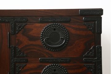 中古　美品　岩谷堂箪笥　どっしりとした重厚感ある佇まいが魅力的なテレビ台(ローボード、収納棚、戸棚、リビングボード、テレビボード、テレビ台)(定価約45万円)(R-082214)