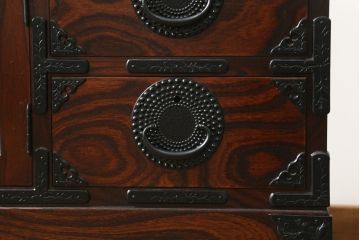 中古　美品　岩谷堂箪笥　どっしりとした重厚感ある佇まいが魅力的なテレビ台(ローボード、収納棚、戸棚、リビングボード、テレビボード、テレビ台)(定価約45万円)(R-082214)